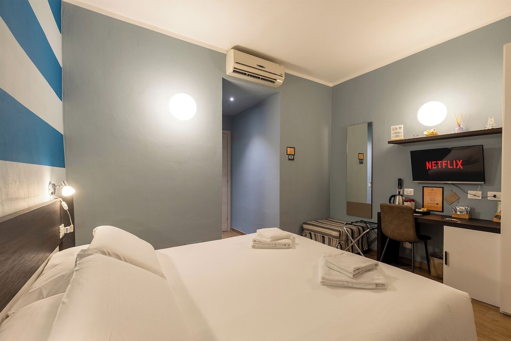 Double Room, 1 Queen Bed, Non Smoking, Private Bathroom photo 2