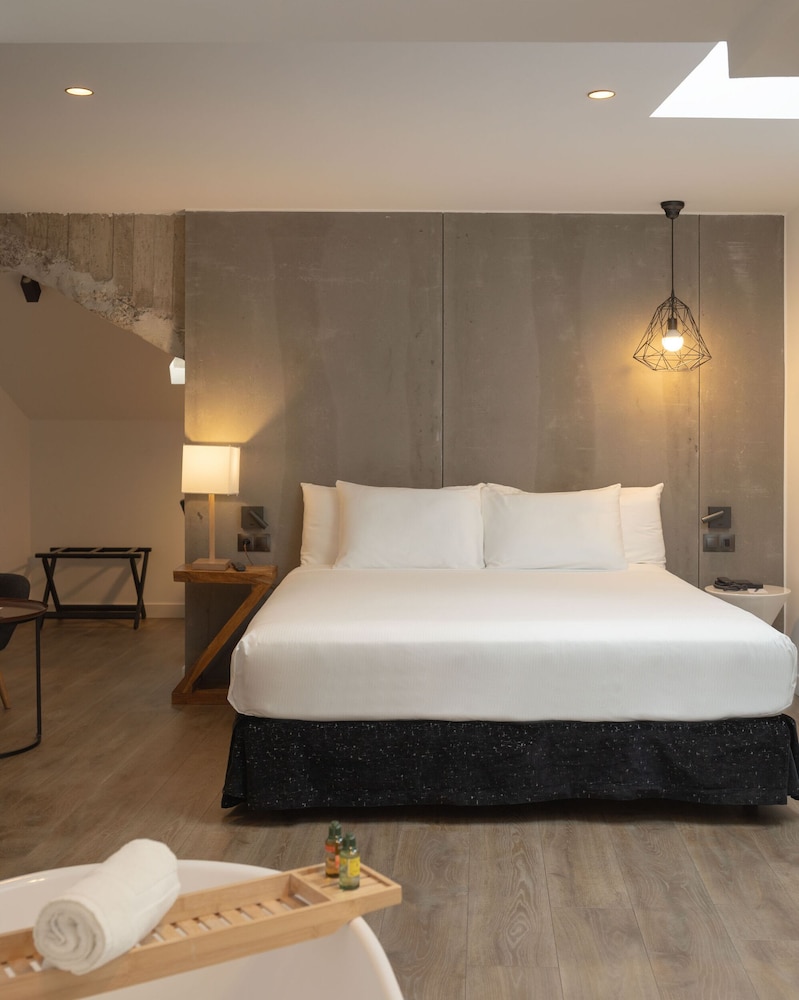 TAYKO ATTIC SUITE