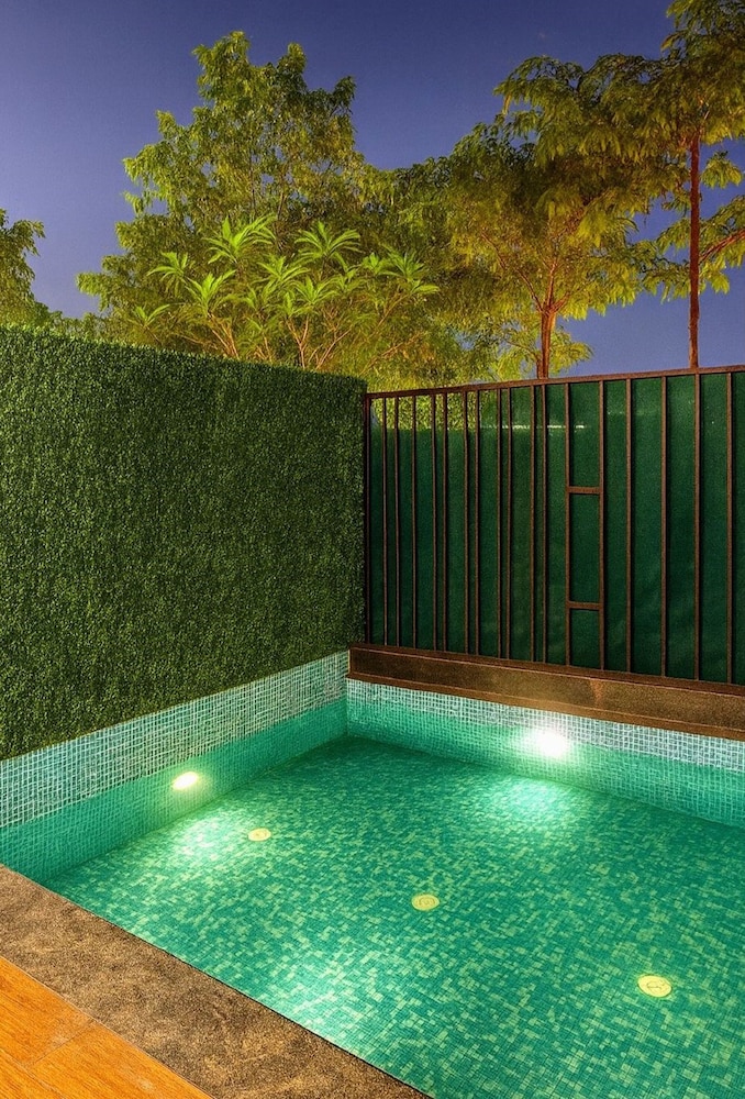 Suite Room With Private Pool - Photo 5