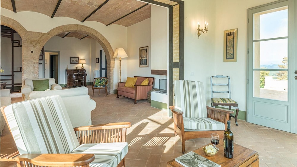 Villa photo 3