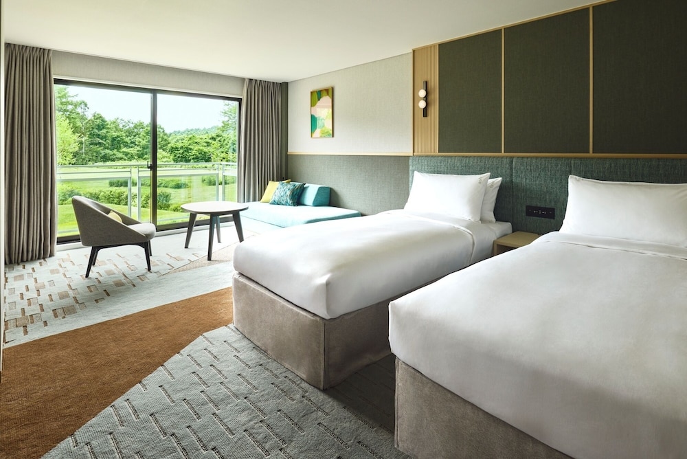 Premium Room, 2 Twin Beds, Mountain View