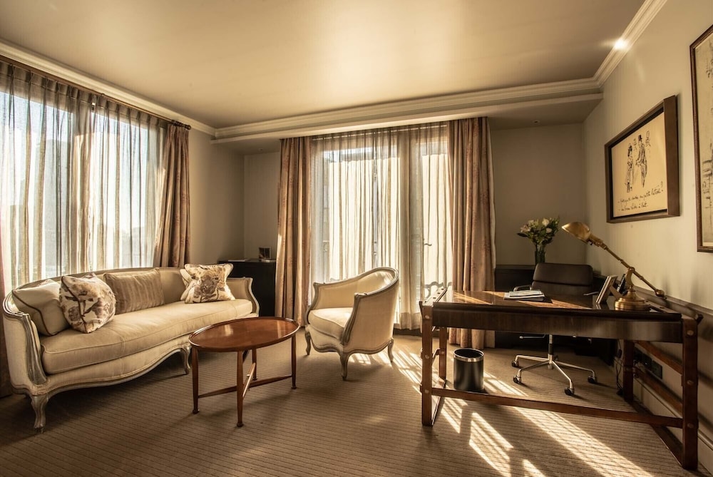 Suite (The Singular) photo 3