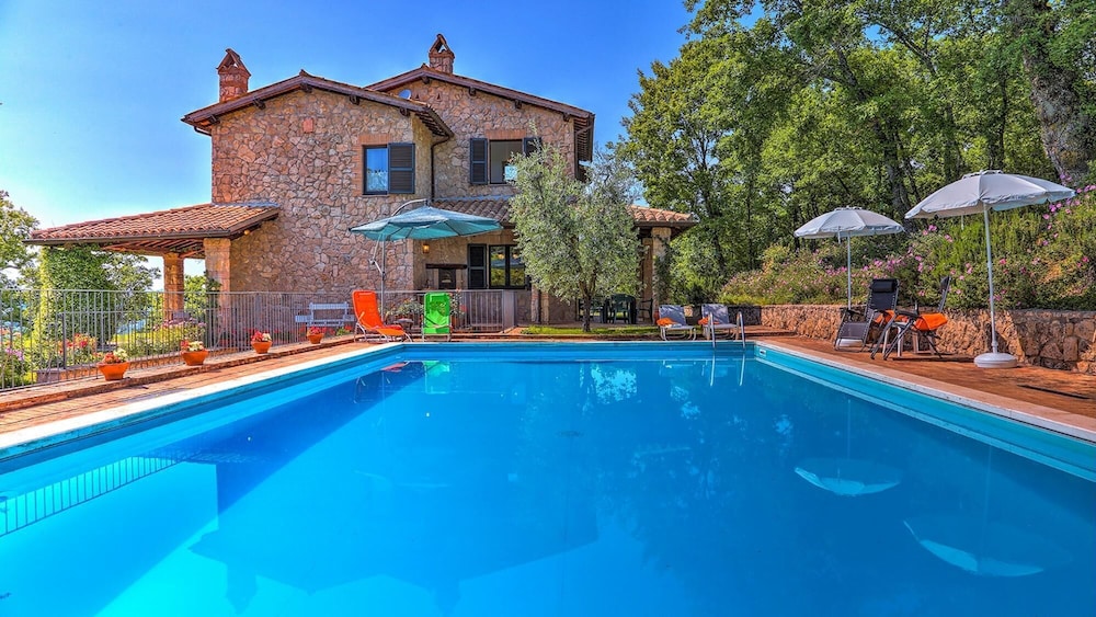 Villa photo 3