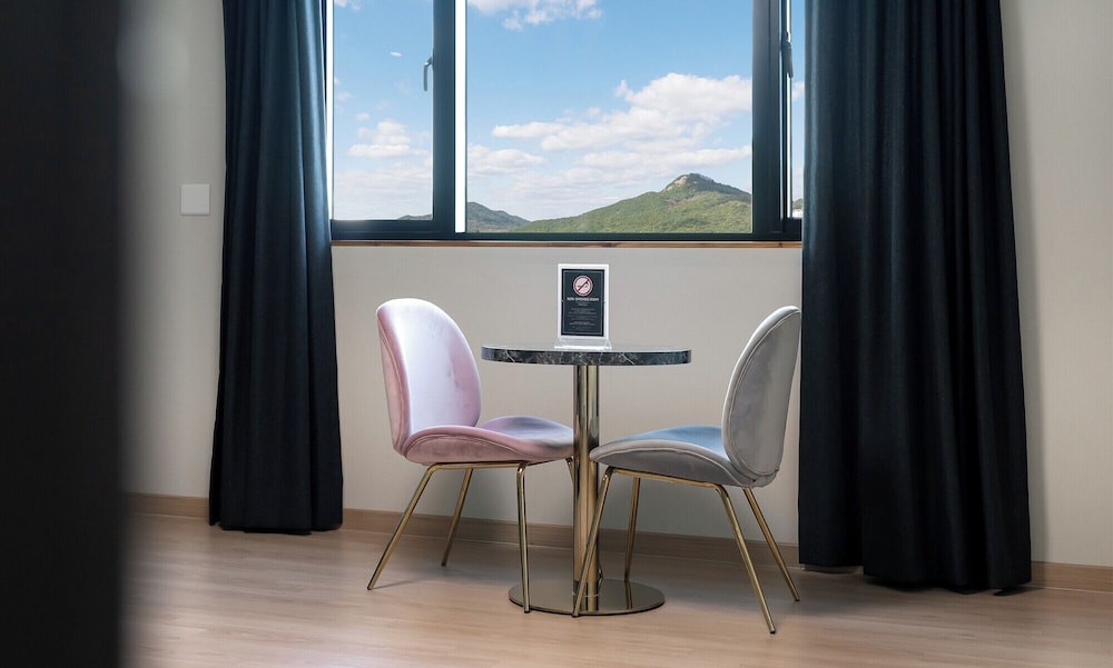 Suite - Photo 11