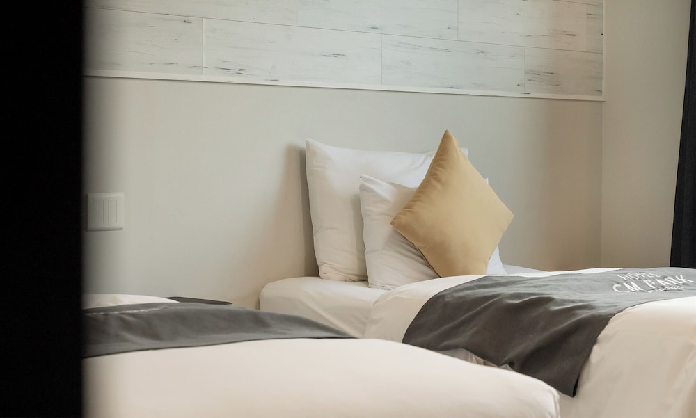 Standard Twin Room - Photo 11