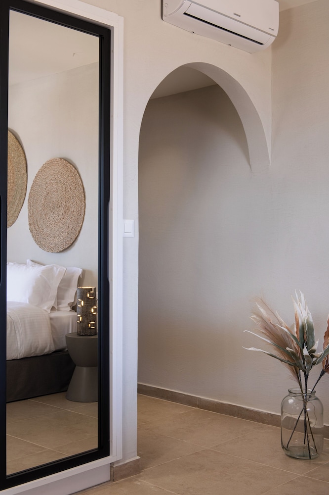 Comfort Plus Room with Pool View - Photo 3