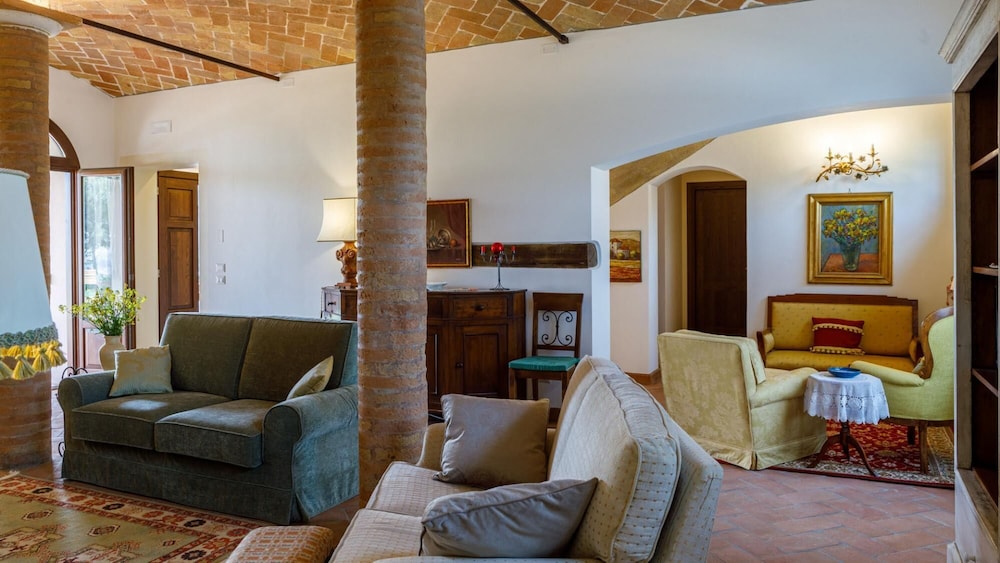 Villa photo 2