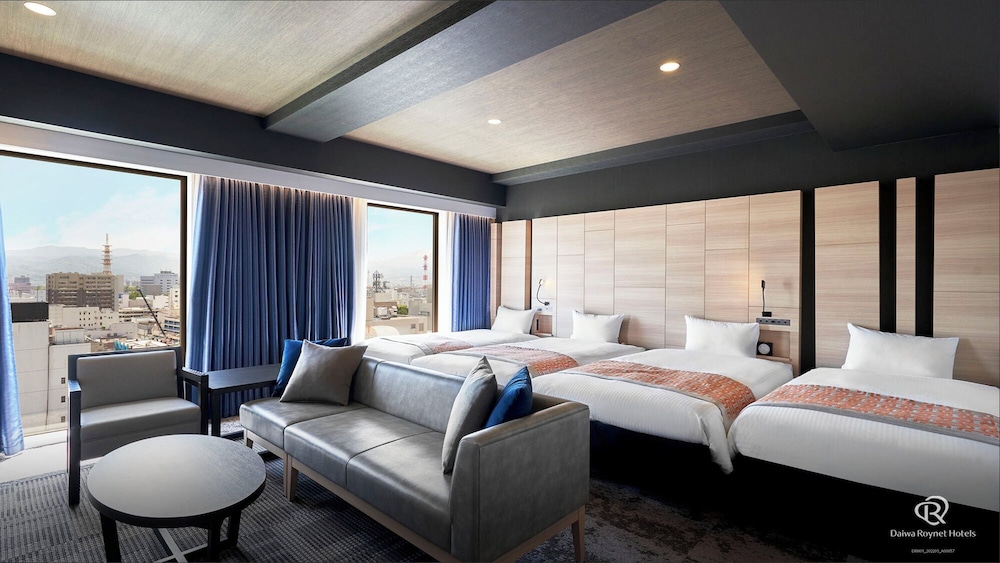 [4 guests] Grand Deluxe Twin, Non Smoking, Room Only