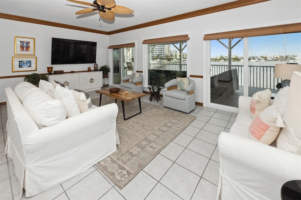 Condo, 3 Bedrooms