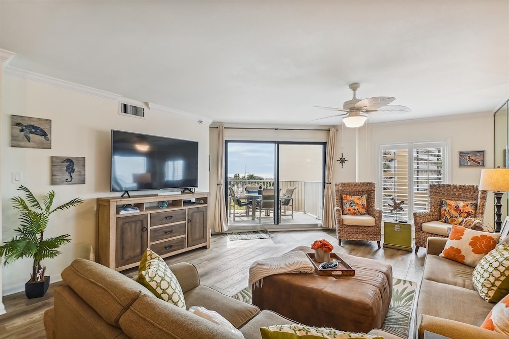 Condo, 2 Bedrooms