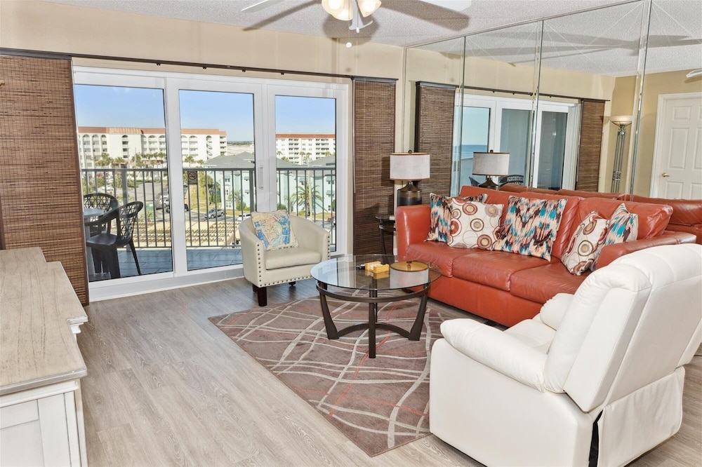 Condo, 2 Bedrooms