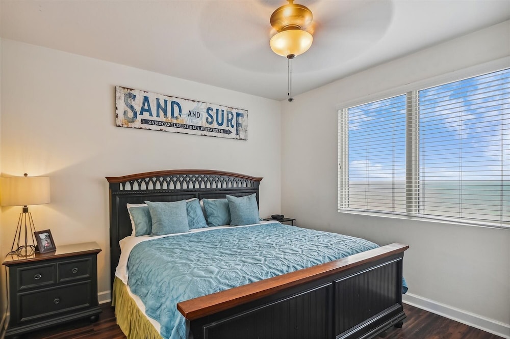 Condo, 2 Bedrooms