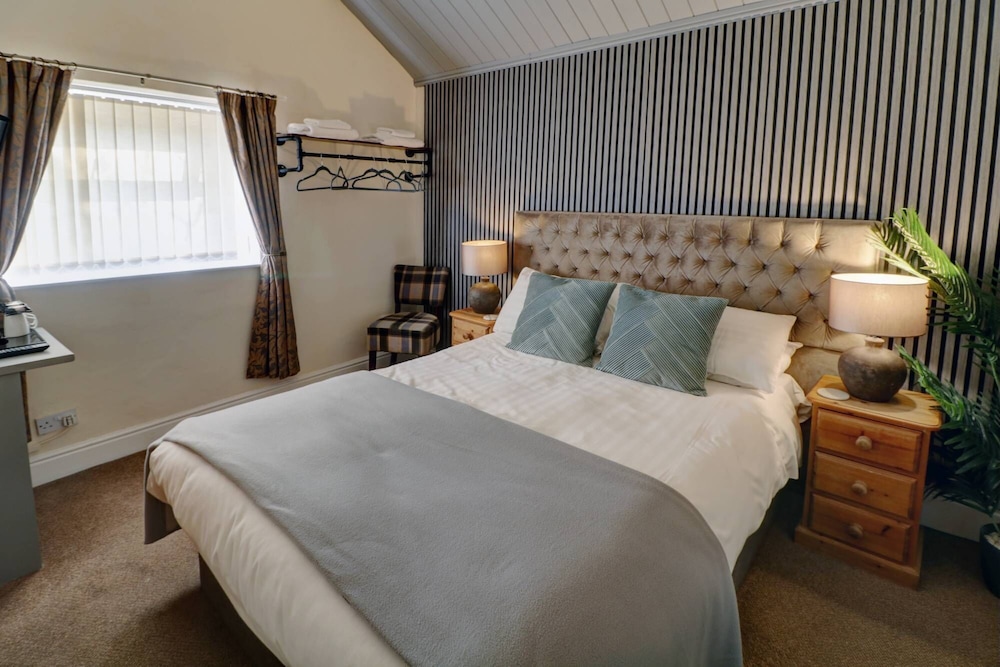 Basic Double Room, Ensuite photo 2
