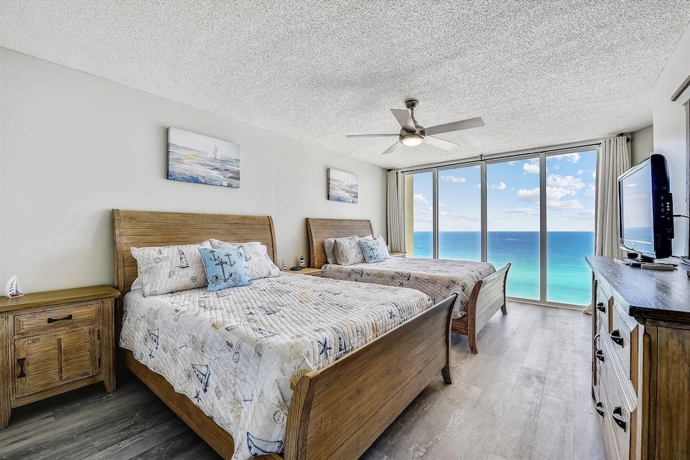 Condo, 2 Bedrooms