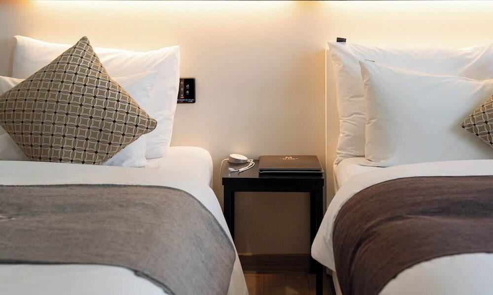 Suite - Photo 13