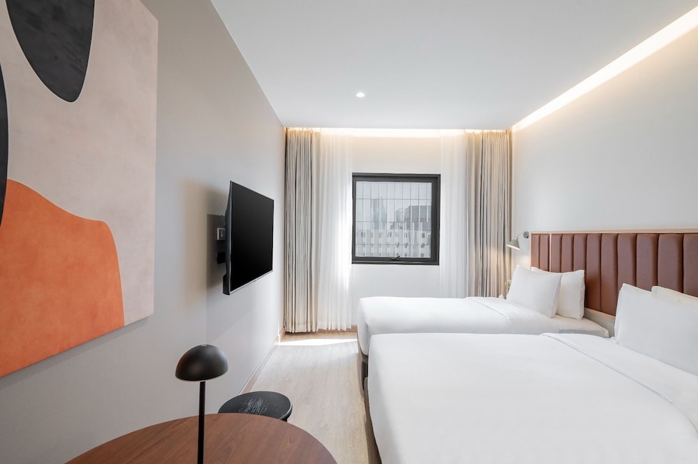 Superior Twin Room, City View photo 1