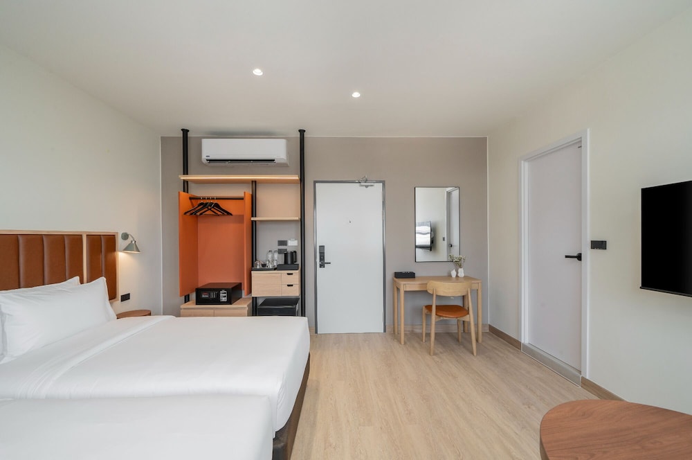 Deluxe Twin Room, City View photo 3