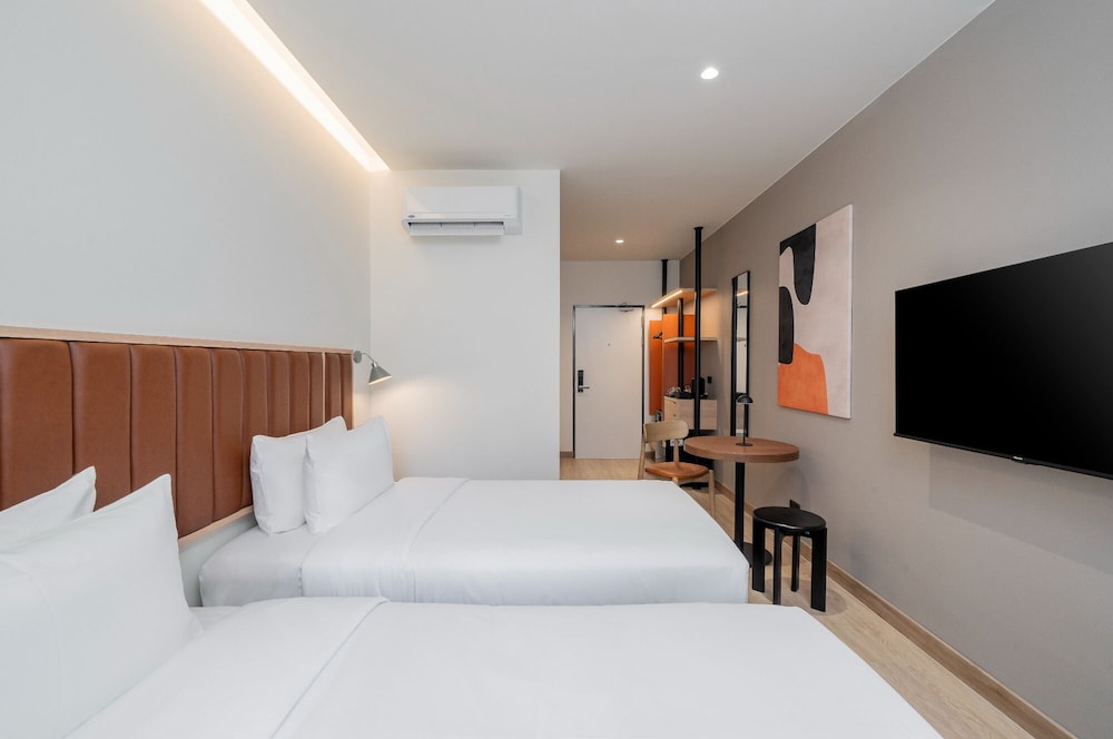 Superior Twin Room, City View photo 3