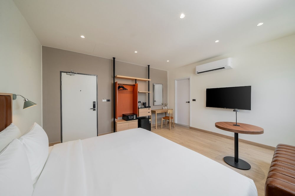 Deluxe Double Room, City View photo 3