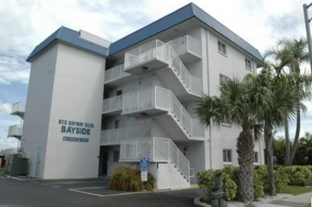 2 Bedroom Waterfront Pool Side!, 사진 2