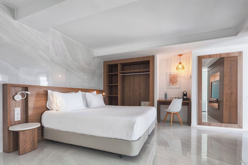 Junior Suite, Terrace (External Jacuzzi | 1 Pax) photo 3
