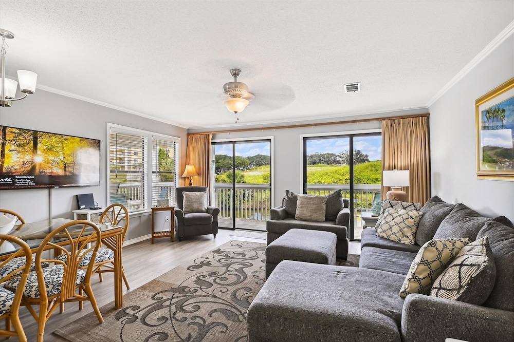 Condo, 2 Bedrooms