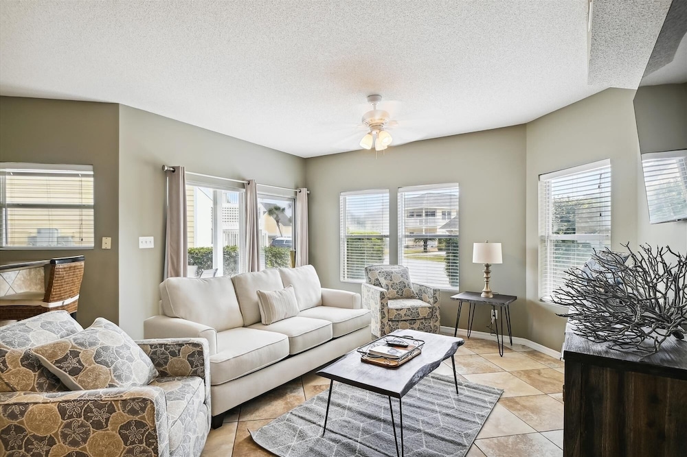 Condo, 2 Bedrooms