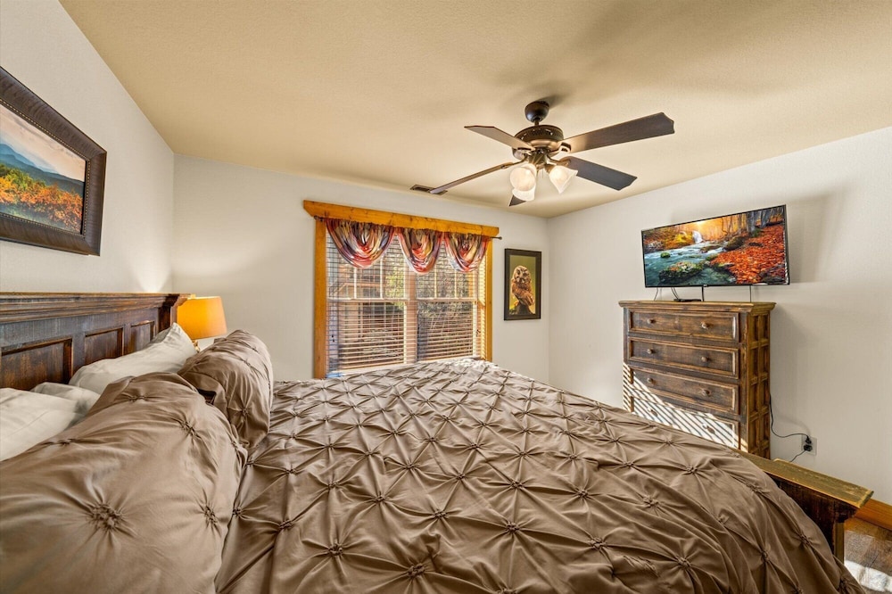 House, Multiple Beds, Hot Tub