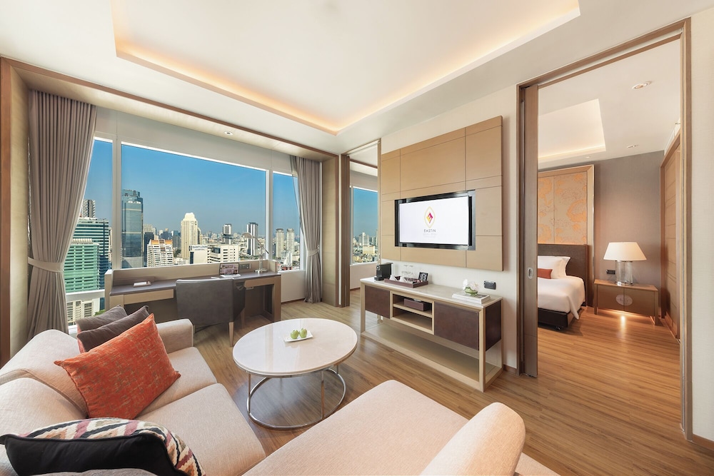 Executive Suite with Lounge Access