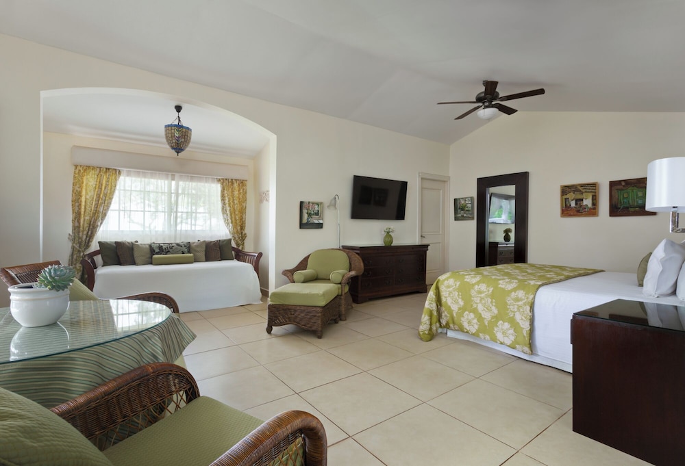 Honeymoon Suite, Multiple Beds, Mountain View photo 2