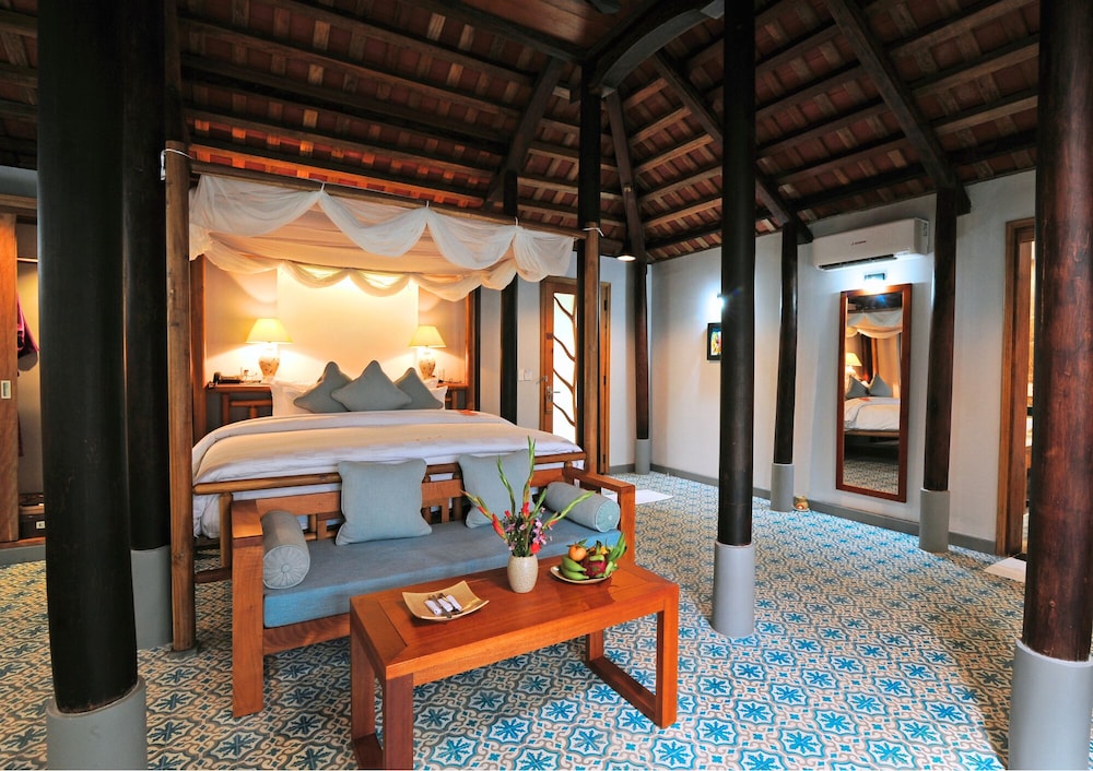 Pool Access Villa Double with Free Benefit & Spa - Photo 1