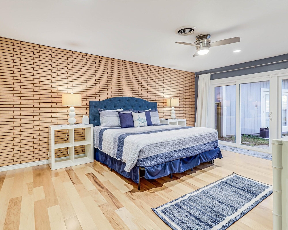 House, 4 Bedrooms photo 2