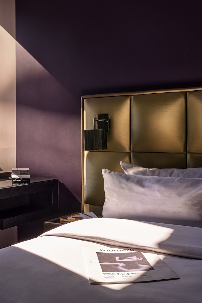 Twin Room (Petite)