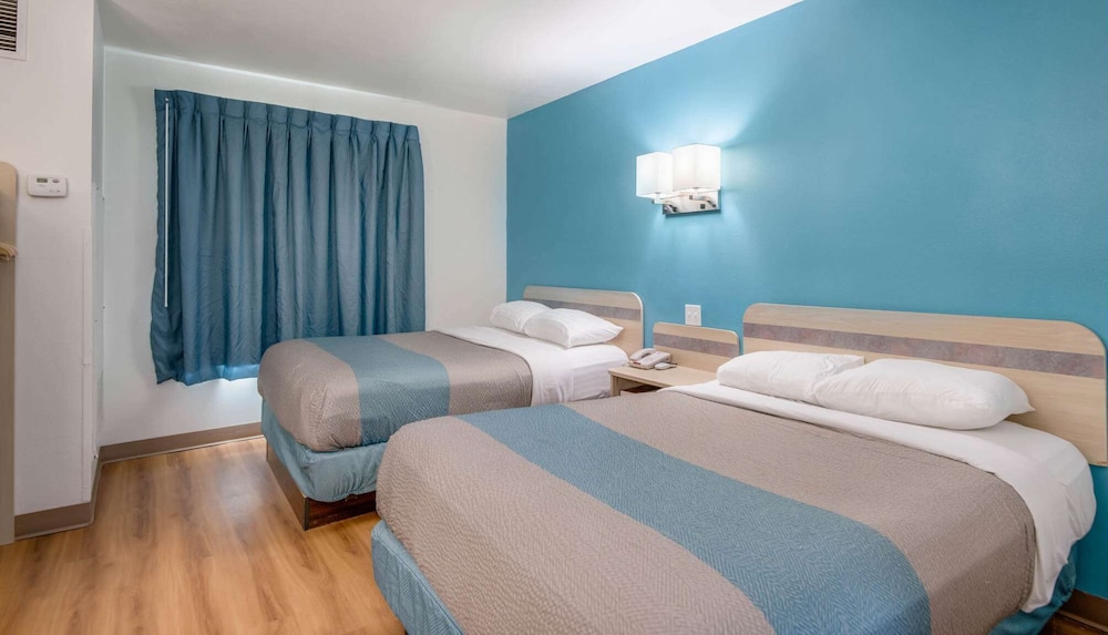 Standard Room, 2 Double Beds, Non Smoking - Photo 2