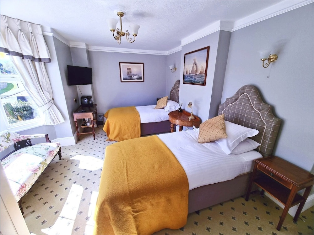 Standard Double Room, Ensuite (Rear Facing) photo 3