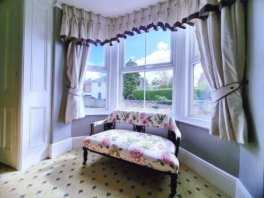 Standard Double Room, Ensuite (Rear Facing) photo 2