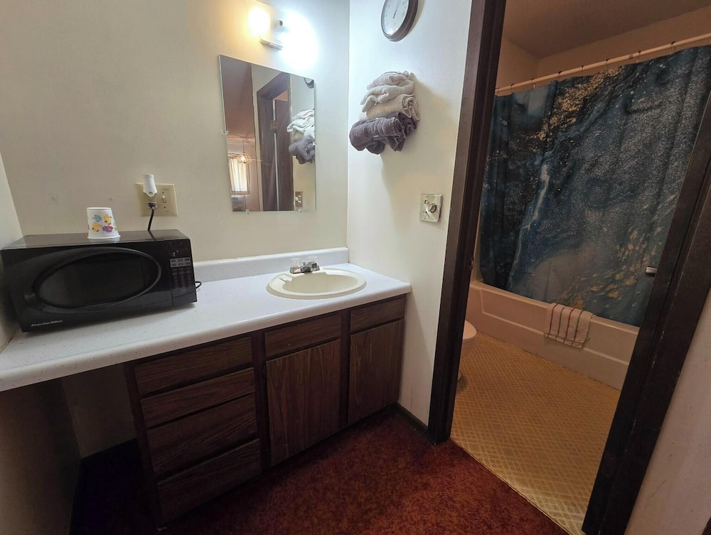 Room, 1 Queen Bed, Non Smoking - Photo 20