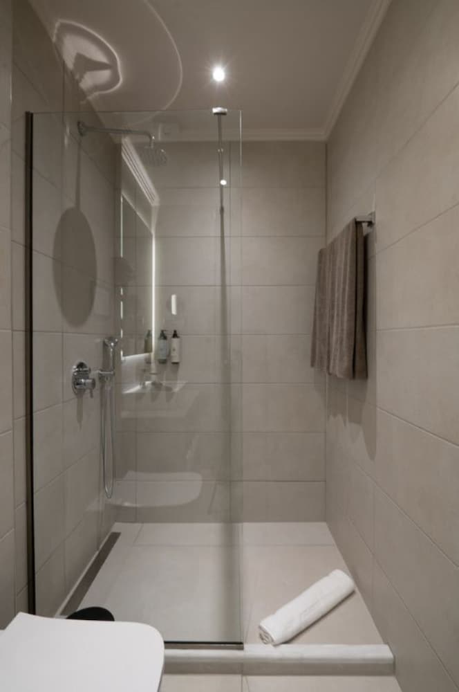 Standard Double or Twin Room - Photo 2