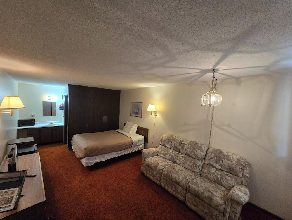 Room, 1 Queen Bed, Non Smoking - Photo 10