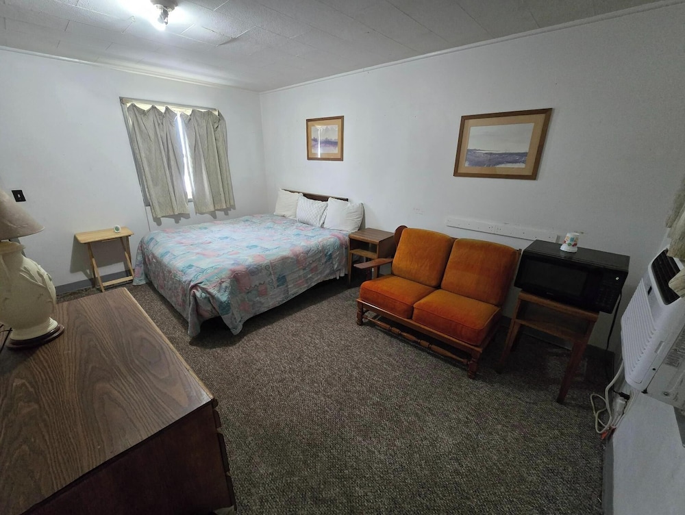 Room, 1 Queen Bed, Non Smoking - Photo 12