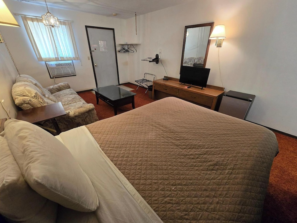 Room, 1 Queen Bed, Non Smoking - Photo 6