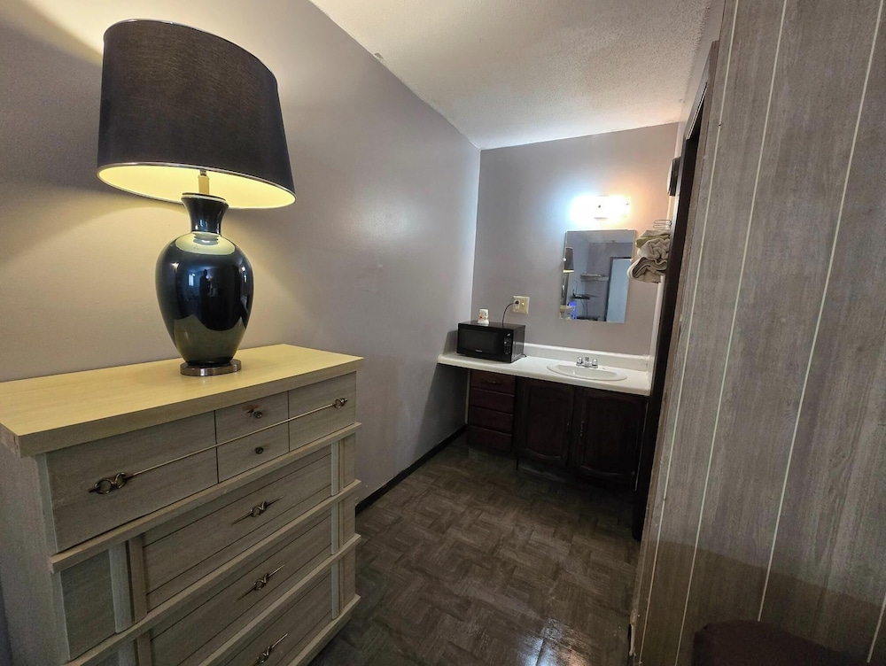 Room, 1 Queen Bed, Non Smoking - Photo 15