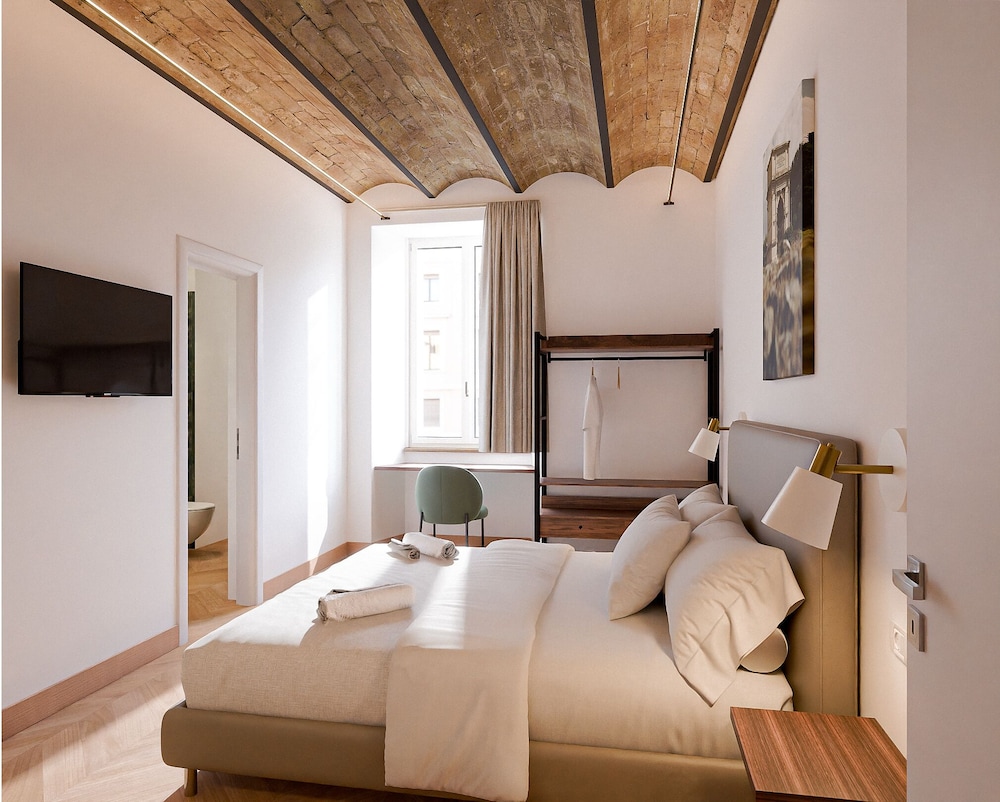 Comfort Room, Courtyard View