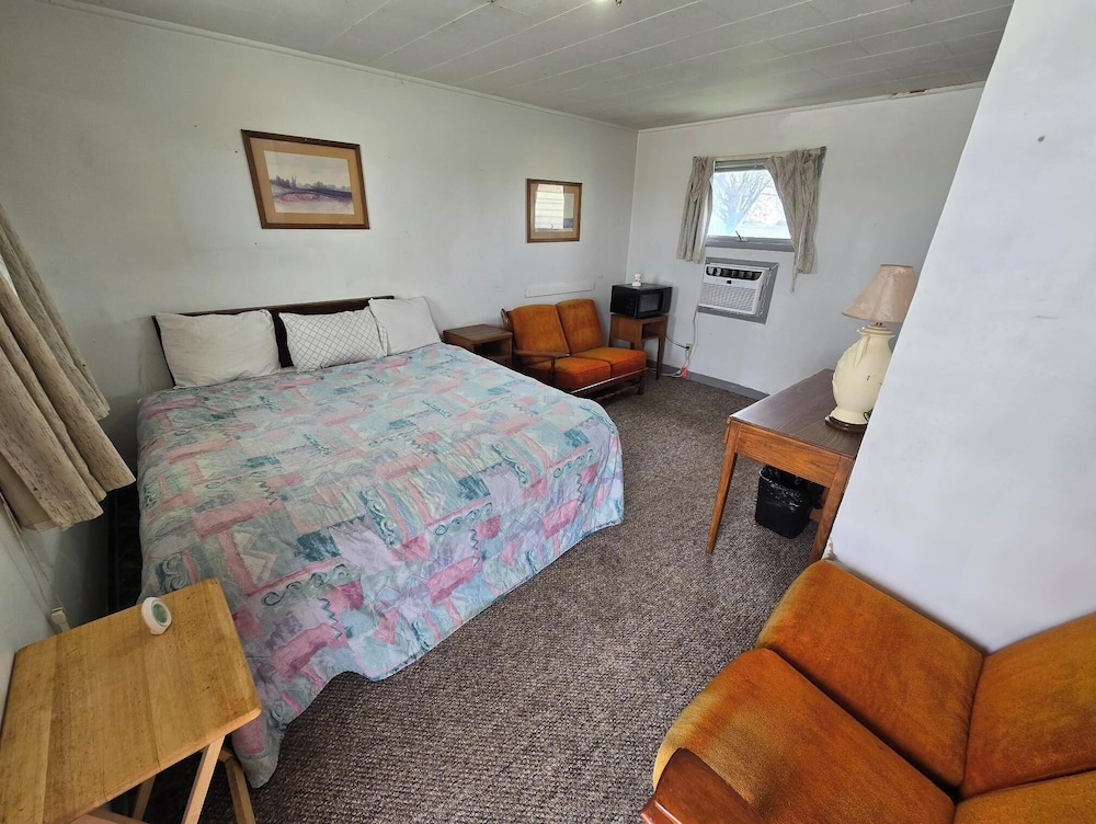 Room, 1 Queen Bed, Non Smoking - Photo 11