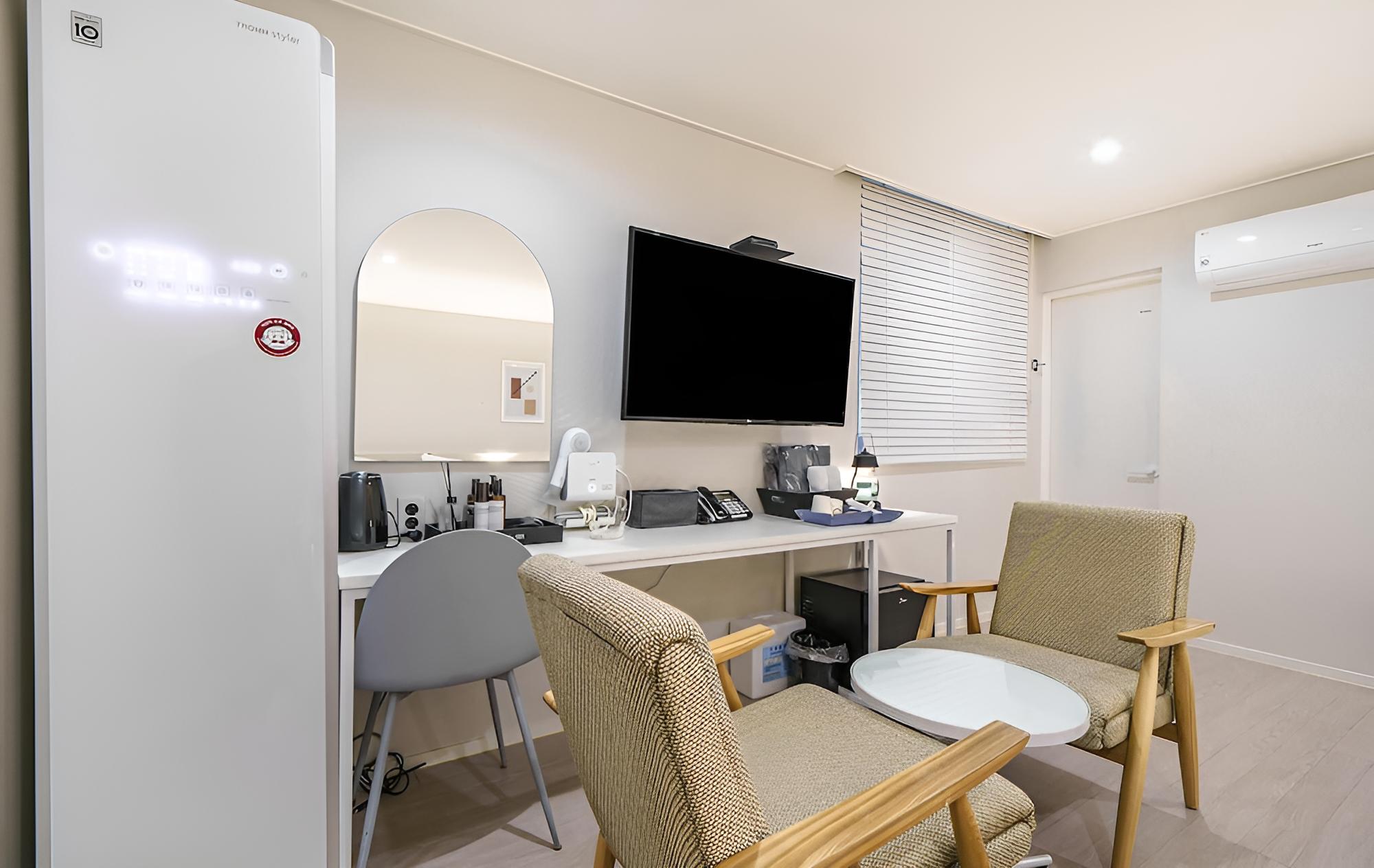 Room (Premium Business (double bed queen + ) - Photo 11