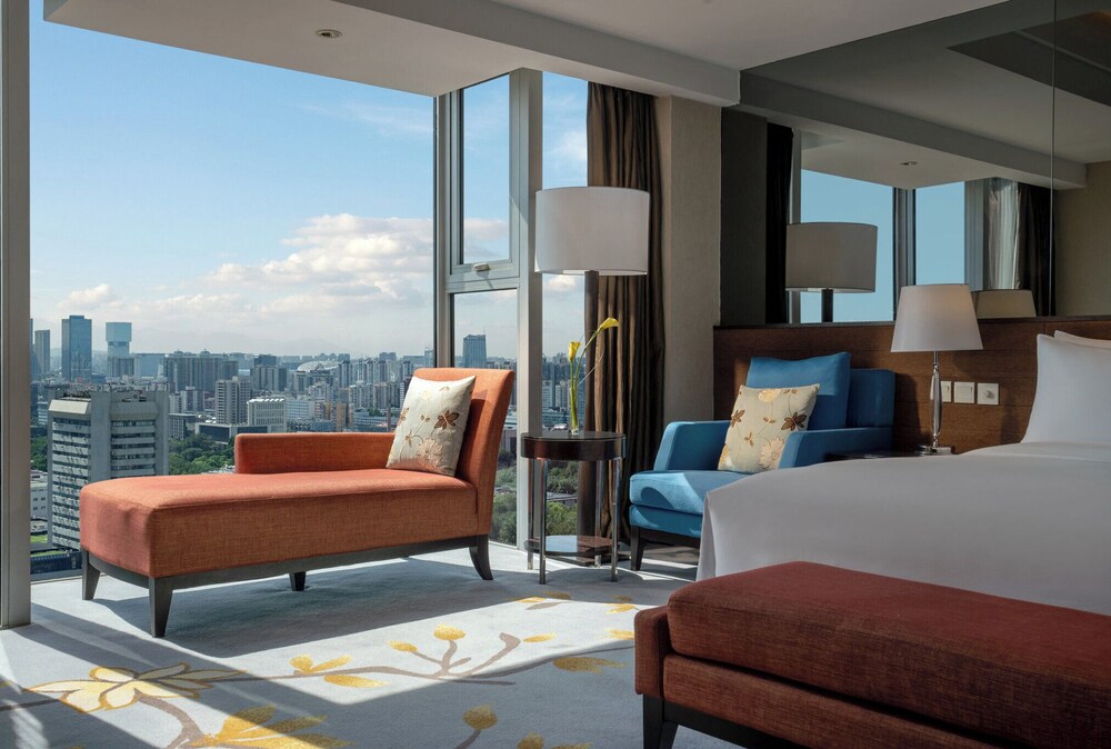 Suite, 1 Bedroom, Club Lounge Access (Living) - Photo 6