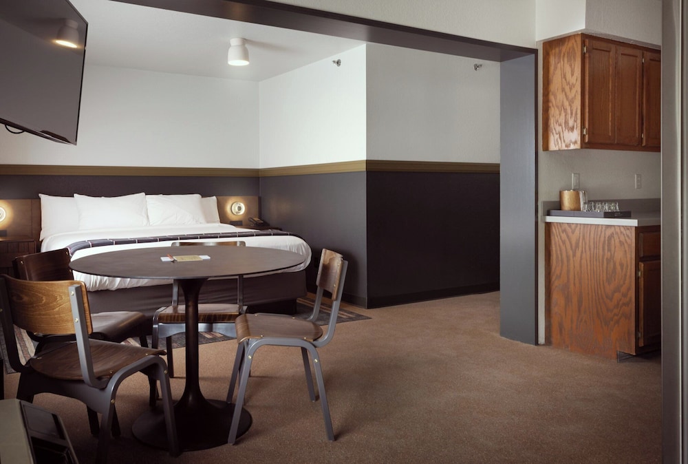 Suite (Ozarker Suite) photo 3