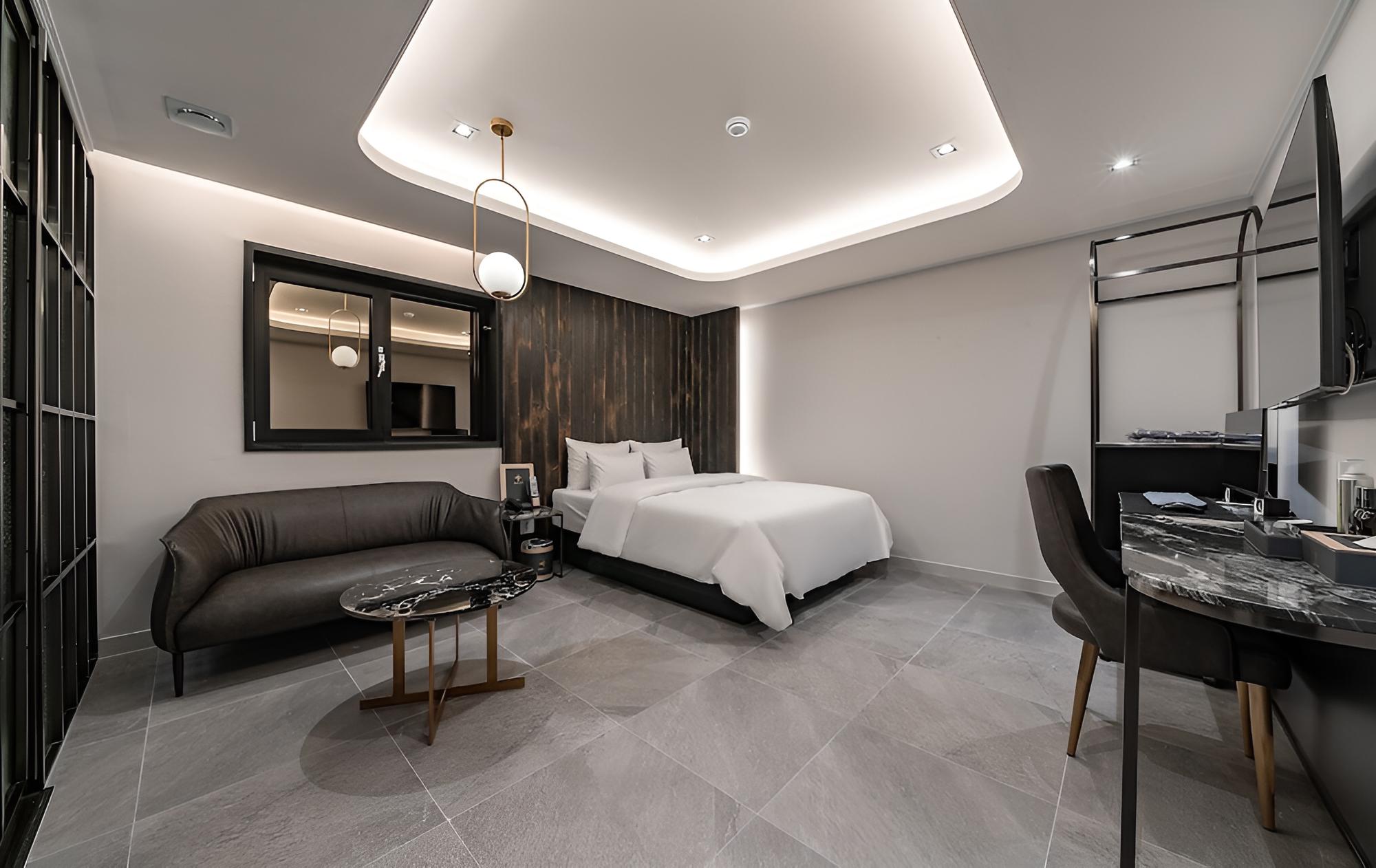 Room (Premium (OTT)) - Photo 12