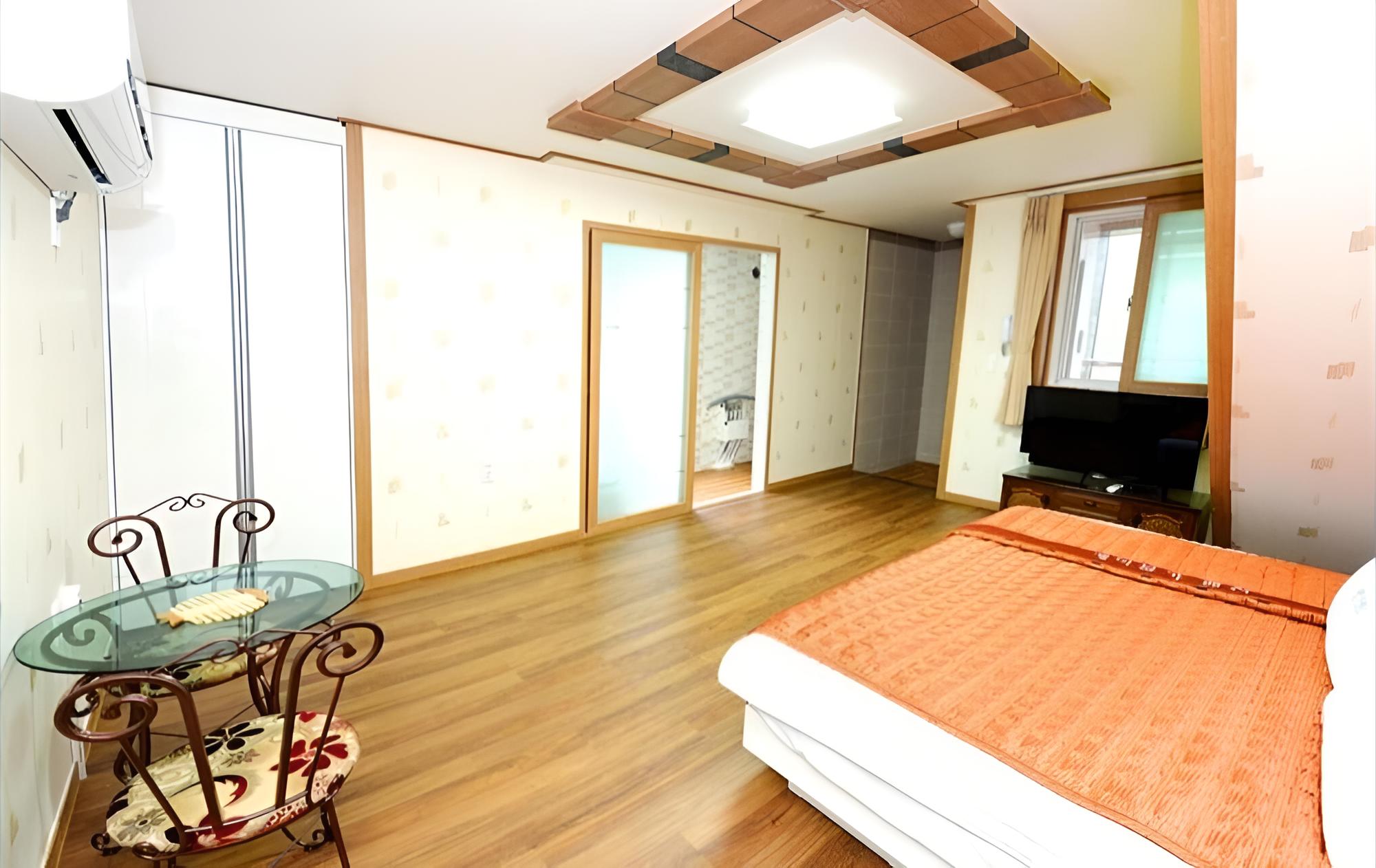 Room (Room 203 (Double Bed)) photo 2