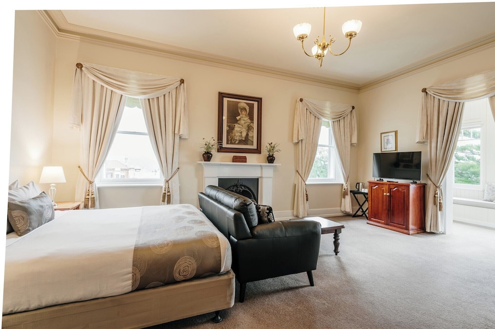 Superior Room, 1 King Bed, Bathtub, City View photo 3